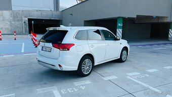 Mitsubishi Outlander PHEV - 2