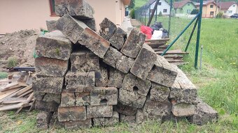 Darujem - Zadarmo za odvoz švele ( podbvaly) - 2