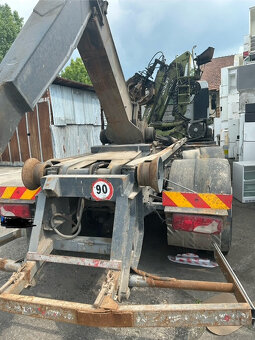 Hákový nakladač na prepravu kontajnerov s hydraulickou rukou - 2