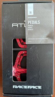 Race Face Atlas, nové platformové pedále, červené - 2