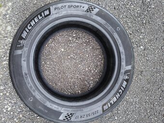 Letné pneu 2ks Michelin Pilot Sport 4 225/55 R17 - 2