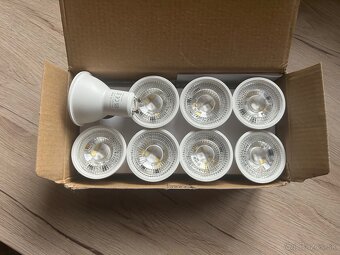 Farebné LED žiarovky s diaľkovým ovládačom – sada 8 ks - 2