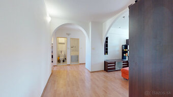 VEĽKÝ (68 m2) 2 – IZBOVÝ BYT V CENTRE MESTA - 2