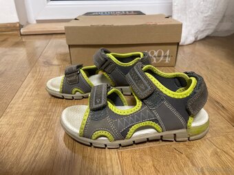 Vhlapčenské topánky veľ. 29 BAŤA - 2