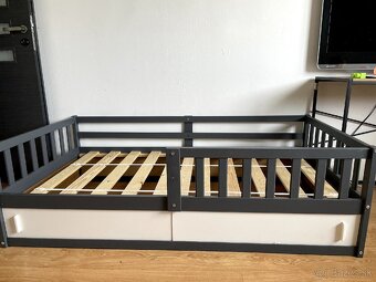 Detská posteľ 80x160 AGAPI s matracom a dvierkami - grafit - 2
