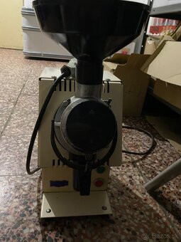 Mlynček na zrnkovú kávu , retro - 2