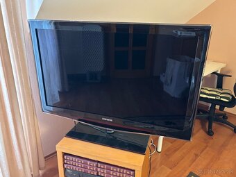 Predam LCD televizor Samsung LE40B651T3W - 2