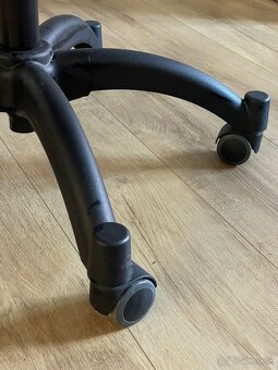 Čierna kancelárska stolička - 2