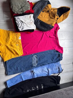 Predám oblečenie plus 2 kočíky - 2