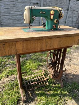 Šijací stroj - 2