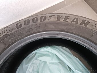 GOODYEAR Efficientgrip Performance 215/55R17 94V - 2