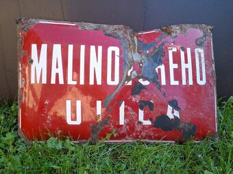 Smaltovaná tabuľka Malinovského ulica BB a Pivnica TOP - 2
