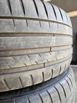 225/40 R18 - 2
