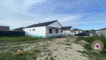 Krásny 4 izbový RD bungalov 92,26 m2 na pozemku 531 m2, Sene - 2