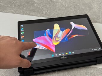 Dotykový business notebook Fujitsu Lifebook P727 2v1 - 2