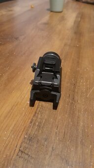 Taktické svietidlo na zbraň - 2