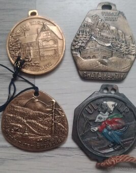 Kovové turistické známky, prívesky - 2