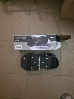 Podrážky s hrotmi na samonivelizacne stierky - 2
