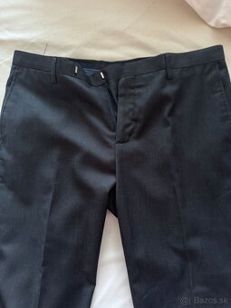 Zachovalý Oblek RESERVED na predaj - 2