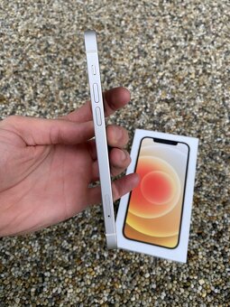 IPhone 12 - baterie 100% - 2