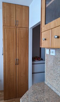Kuchynská linka + veľká skrinka - 2