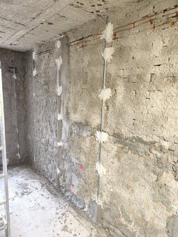 Hľadám prace pre dvoch šikovných stavebných robotníkov. - 2