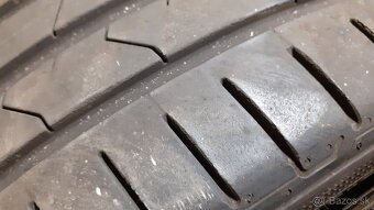 Predám 1ks slušná letná 245/40r18-97Y Hankook - 2