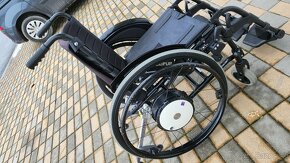 invalidny vozik 44cm + pridávne el, kolesa E-Motion - 2