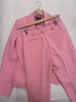 Predam kostym PINKO novy - 2