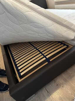 Manželská posteľ 180x200 s roštami a matracmi - 2