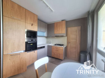 Na prenájom zariadený tehlový 2-izbový byt s balkónom v mest - 2