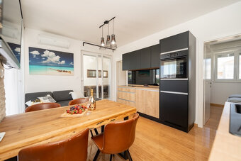 Chorvatsko-luxusný zariadený 4 izbový apartmán na Pagu - 2