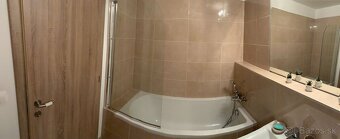 Ponúkame na prenájom 3-izbový byt na najvyššom podlaží v nov - 2