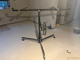 Zdvihák na sadrokartón - 2