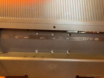 Akai 32" LCD TV - 2