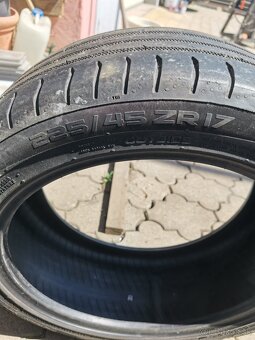 225/45 R17 - 2