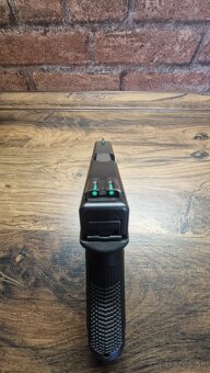 Predám Glock 17. 9mm luger - 2