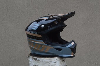 helma shot mx matná striborno bronz čierna - 2