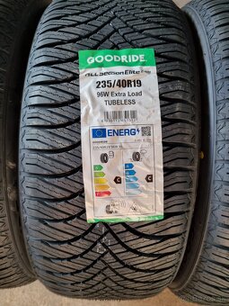 Celoročné 235/40R19 - 2