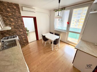 NA PREDAJ VEĽKÝ 3 IZB. BYT S BALKÓNOM, 76M2, UL., UL. L.NOVO - 2