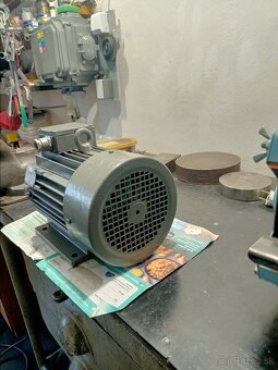 Predám elektrický motor 2,2kW - 2