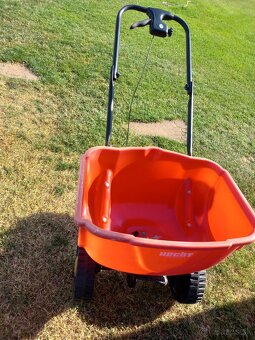 Predám vozík na rozsev hnojiva - 2
