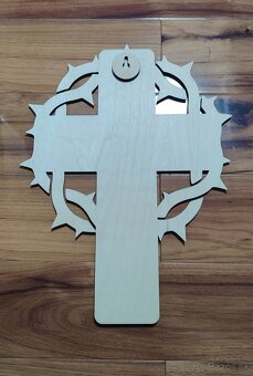 Drevený kríž s vyrezávanou modlitbou "Otče náš" - 2