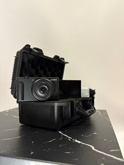 Predám SONY ZV 1F - 2