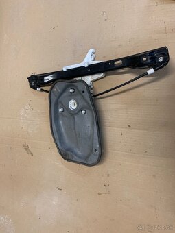 Mechanizmus okna VW - 2