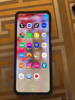 Samsung Z Flip 3 - 2