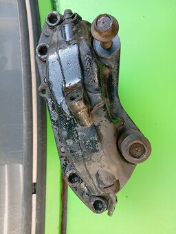 BMW E38 - přední brzdič, čtyřpístkový brzdový třmen Brembo - 2