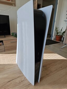 Predám konzolu PS5 s mechanikou - 2