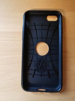 Kryt Spigen iPhone SE 2020 - 2