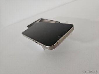 Apple iPhone 15 Pro - 2